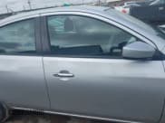 ✅ 2019 Nissan Versa SV • VIN: 3N1CN7AP2KL871994 • Lot: 43092736. Wystawiony na IAAI z przebiegiem 78 236 mil. Bezpłatny archiwum sprzedaży aukcyjnych z USA i szczegółowy raport historii pojazdu na DreamBid. Zdjęcie 13.