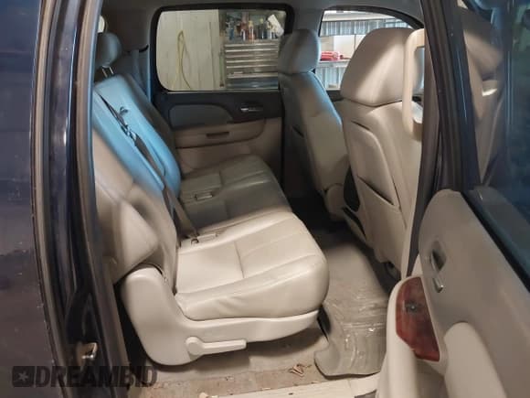 ✅ 2009 Chevrolet Suburban 1LT • VIN: 1GNFK26319R272557 • Lot: 42138238. Wystawiony na IAAI z przebiegiem 223 599 mil. Bezpłatny archiwum sprzedaży aukcyjnych z USA i szczegółowy raport historii pojazdu na DreamBid. Zdjęcie 8.