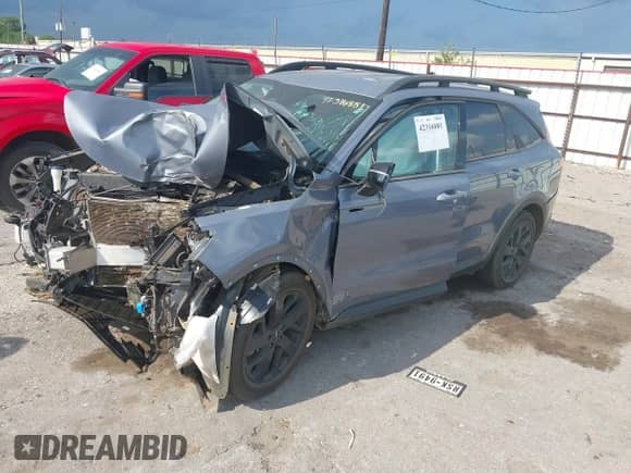 2022 Kia Sorento X-Line S z VIN 5XYRLDLC1NG105322, wystawiony jako IAAI lot #42316881 z przebiegiem Nie podano mil oraz . Historia ofert i sprzedaży dostępna na DreamBid. Obrazek 16.