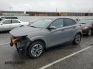 ✅ 2023 Hyundai Kona SE • VIN: KM8K23AG8PU183713 • Лот: 41523824. Опубликован ранее на Copart с пробегом 6 698 миль. Бесплатный доступ к архиву аукционных продаж из США и подробный отчёт об истории автомобиля на DreamBid. Изображение 1.