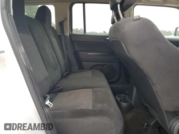 ✅ 2016 Jeep Patriot Sport • VIN: 1C4NJPBB4GD548645 • Лот: 85262155. Опубликован ранее на Copart с пробегом 240 193 миль. Бесплатный доступ к архиву аукционных продаж из США и подробный отчёт об истории автомобиля на DreamBid. Изображение 11.