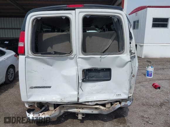 ✅ 2019 Chevrolet Express Passenger LT • VIN: 1GAZGPFG7K1201240 • Lot: 42419677. Wystawiony na IAAI z przebiegiem 190 781 mil. Bezpłatny archiwum sprzedaży aukcyjnych z USA i szczegółowy raport historii pojazdu na DreamBid. Zdjęcie 6.