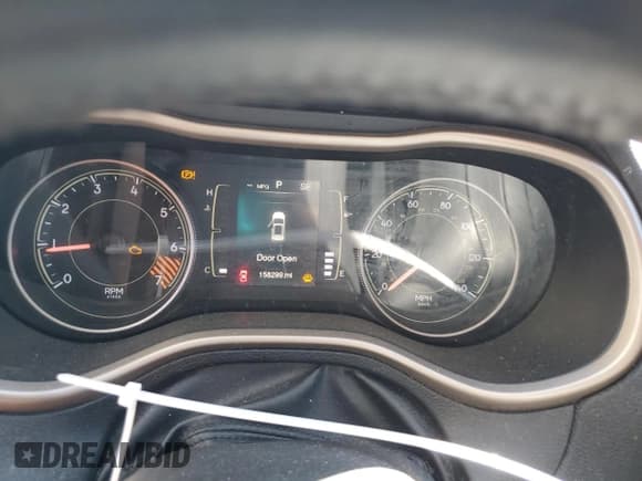 ✅ 2014 Jeep Cherokee Latitude • VIN: 1C4PJMCB4EW268375 • Lot: 85817005. Wystawiony na Copart z przebiegiem 158 299 mil. Bezpłatny archiwum sprzedaży aukcyjnych z USA i szczegółowy raport historii pojazdu na DreamBid. Zdjęcie 9.