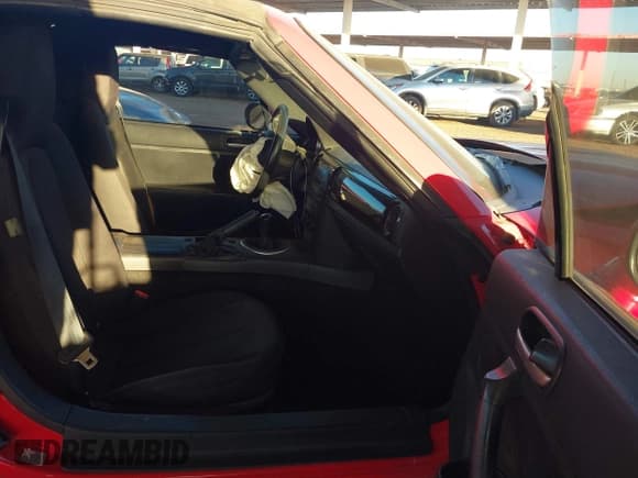 ✅ 2006 Mazda MX-5 Miata Touring • VIN: JM1NC25F660109044 • Lot: 41338369. Wystawiony na IAAI z przebiegiem 108 701 mil. Bezpłatny archiwum sprzedaży aukcyjnych z USA i szczegółowy raport historii pojazdu na DreamBid. Zdjęcie 5.