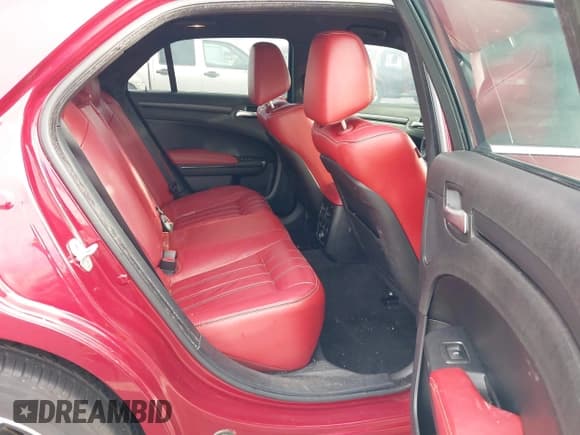 ✅ 2013 Chrysler 300 S • VIN: 2C3CCAGG2DH728471 • Лот: 41182745. Опубликован ранее на IAAI с пробегом 128 927 миль. Бесплатный доступ к архиву аукционных продаж из США и подробный отчёт об истории автомобиля на DreamBid. Изображение 8.