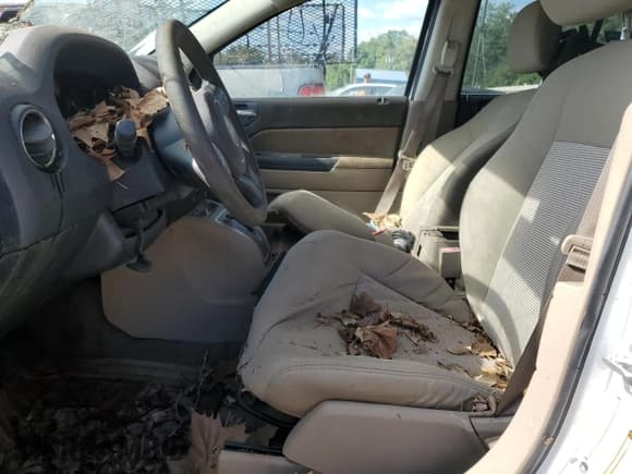 ✅ 2011 Jeep Compass • VIN: 1J4NT1FA1BD165502 • Лот: 84660624. Опубликован ранее на Copart с пробегом 44 117 миль. Бесплатный доступ к архиву аукционных продаж из США и подробный отчёт об истории автомобиля на DreamBid. Изображение 7.