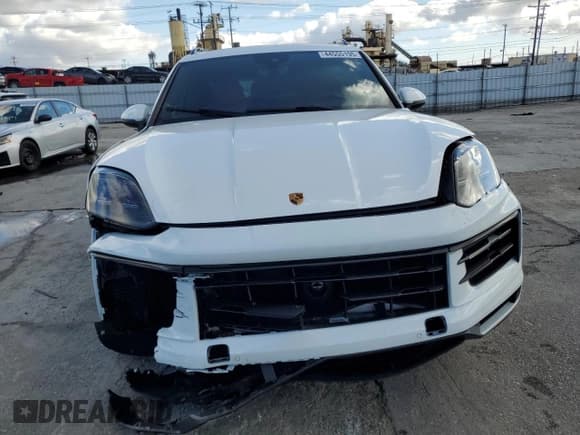 ✅ 2024 Porsche Cayenne • VIN: WP1AA2AY5RDA12912 • Lot: 44555195. Listed on Copart with 7,587 mi. Free auction sales archive from the USA and detailed vehicle history report at DreamBid. Image 5.