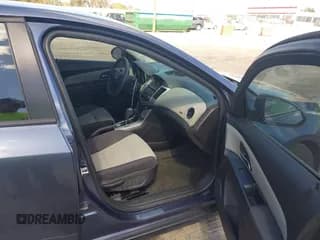 ✅ 2014 Chevrolet Cruze LS • VIN: 1G1PA5SH3E7207307 • Lot: 43437657. Listed on IAAI with 55,985 mi. Free auction sales archive from the USA and detailed vehicle history report at DreamBid. Image 5.