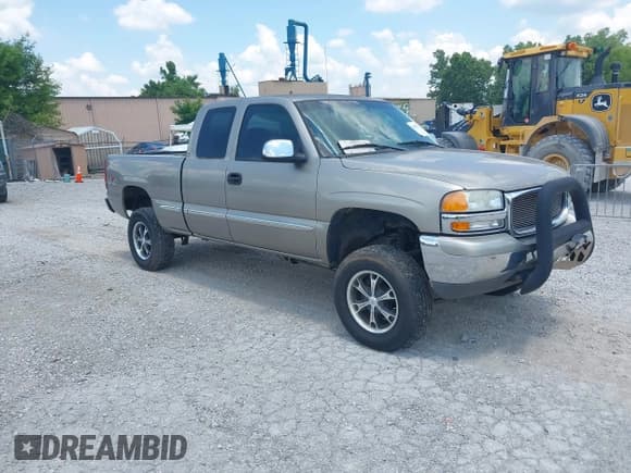 ✅ 2001 GMC Sierra 1500 SLE • VIN: 1GTEK19T51E128399 • Лот: 42657131. Опубликован ранее на IAAI с пробегом 250 060 миль. Бесплатный доступ к архиву аукционных продаж из США и подробный отчёт об истории автомобиля на DreamBid. Изображение 1.