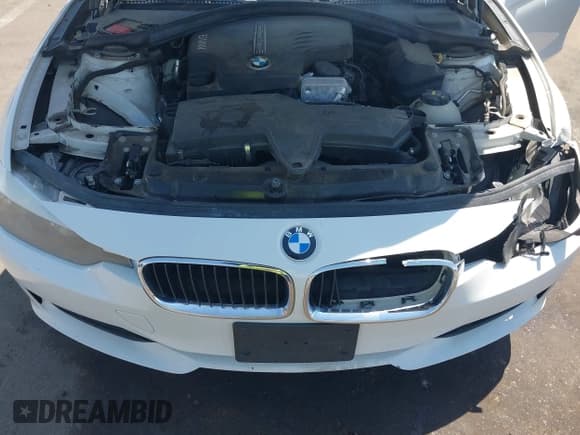 ✅ 2015 BMW 3 Series 328i • VIN: WBA3C1C52FP852932 • Lot: 42935008. Listed on IAAI with 136,082 mi. Free auction sales archive from the USA and detailed vehicle history report at DreamBid. Image 10.