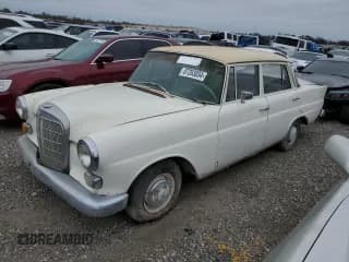 ✅ 1966 Mercedes-Benz 230 • VIN: 11001112010863 • Лот: 87263034. Опубликован ранее на Copart с пробегом 95 177 миль. Бесплатный доступ к архиву аукционных продаж из США и подробный отчёт об истории автомобиля на DreamBid. Изображение 1.