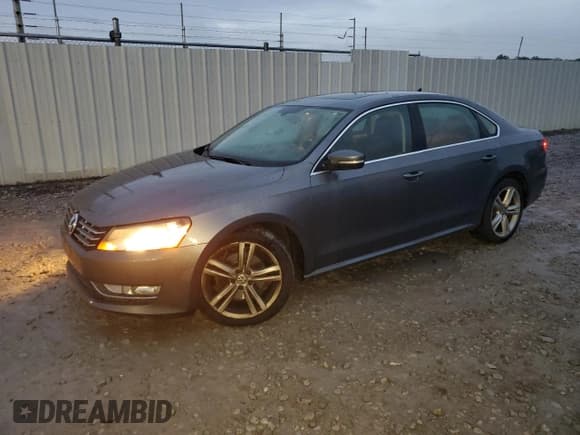 ✅ 2013 Volkswagen Passat SE • VIN: 1VWBM7A38DC024899 • Lot: 81757975. Wystawiony na Copart z przebiegiem 197 367 mil. Bezpłatny archiwum sprzedaży aukcyjnych z USA i szczegółowy raport historii pojazdu na DreamBid. Zdjęcie 1.
