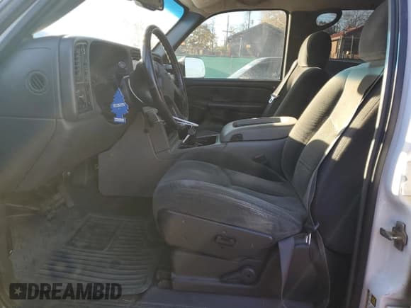 ✅ 2005 Chevrolet Silverado 2500HD LS • VIN: 1GCHK23285F953730 • Lot: 82726105. Wystawiony na Copart z przebiegiem 189 540 mil. Bezpłatny archiwum sprzedaży aukcyjnych z USA i szczegółowy raport historii pojazdu na DreamBid. Zdjęcie 7.