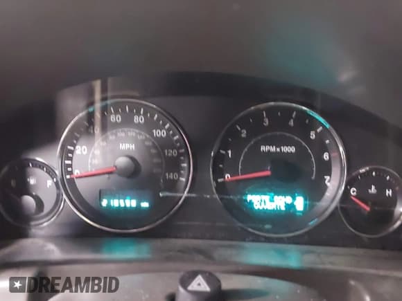 ✅ 2006 Jeep Commander • VIN: 1J8HG48K16C302814 • Lot: 41997368. Wystawiony na IAAI z przebiegiem 218 598 mil. Bezpłatny archiwum sprzedaży aukcyjnych z USA i szczegółowy raport historii pojazdu na DreamBid. Zdjęcie 7.