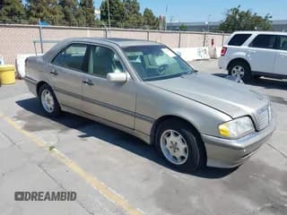 ✅ 1999 Mercedes-Benz C 230/260/280/320 • VIN: WDBHA24G1XA765952 • Lot: 42951640. Wystawiony na IAAI z przebiegiem Nie podano. Bezpłatny archiwum sprzedaży aukcyjnych z USA i szczegółowy raport historii pojazdu na DreamBid. Zdjęcie 1.