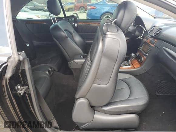 ✅ 2008 Mercedes-Benz CLK 550 • VIN: WDBTK72F78T099474 • Lot: 52747265. Listed on Copart with 105,346 mi. Free auction sales archive from the USA and detailed vehicle history report at DreamBid. Image 10.