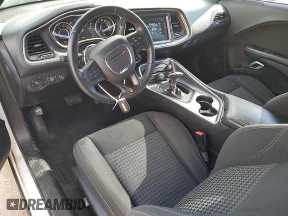 ✅ 2015 Dodge Challenger SXT • VIN: 2C3CDZAGXFH885060 • Lot: 64292684. Wystawiony na Copart z przebiegiem 62 150 mil. Bezpłatny archiwum sprzedaży aukcyjnych z USA i szczegółowy raport historii pojazdu na DreamBid. Zdjęcie 8.