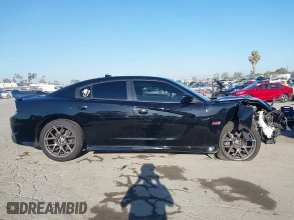 ✅ 2020 Dodge Charger Scat Pack • VIN: 2C3CDXGJXLH126010 • Lot: 43061932. Wystawiony na IAAI z przebiegiem 65 854 mil. Bezpłatny archiwum sprzedaży aukcyjnych z USA i szczegółowy raport historii pojazdu na DreamBid. Zdjęcie 13.