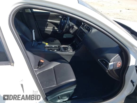 ✅ 2018 Jaguar XE 25t • VIN: SAJAR4FX7JCP35825 • Лот: 43260590. Опубликован ранее на IAAI с пробегом 119 980 миль. Бесплатный доступ к архиву аукционных продаж из США и подробный отчёт об истории автомобиля на DreamBid. Изображение 5.