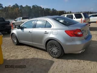 ✅ 2011 Suzuki Kizashi SE • VIN: JS2RF9A32B6110847 • Lot: 89837195. Wystawiony na Copart z przebiegiem 50 739 mil. Bezpłatny archiwum sprzedaży aukcyjnych z USA i szczegółowy raport historii pojazdu na DreamBid. Zdjęcie 2.