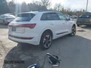 ✅ 2022 Audi e-tron Premium • VIN: WA1AAAGE2NB040546 • Lot: 41813053. Listed on IAAI with 47,002 mi. Free auction sales archive from the USA and detailed vehicle history report at DreamBid. Image 4.