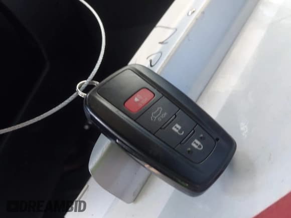 ✅ 2025 Toyota RAV4 XLE • VIN: 2T3W1RFV5SC309929 • Лот: 43054085. Опубликован ранее на IAAI с пробегом 11 624 миль. Бесплатный доступ к архиву аукционных продаж из США и подробный отчёт об истории автомобиля на DreamBid. Изображение 11.