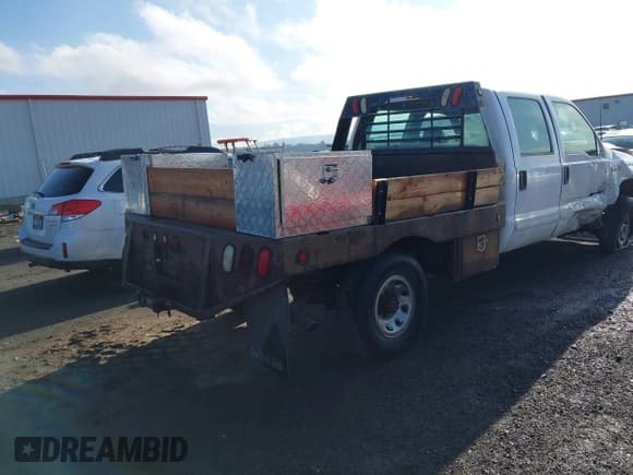 ✅ 2001 Ford F-350 XL • VIN: 1FTSW31S21EA83444 • Лот: 43655944. Опубликован ранее на IAAI с пробегом 193 884 миль. Бесплатный доступ к архиву аукционных продаж из США и подробный отчёт об истории автомобиля на DreamBid. Изображение 4.