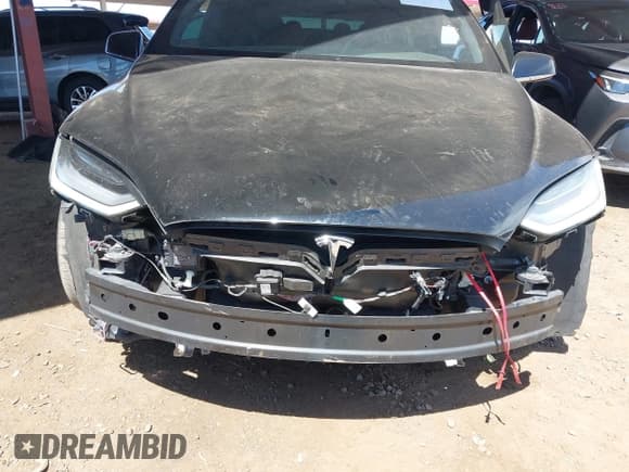 ✅ 2020 Tesla Model X Long Range • VIN: 5YJXCAE25LF229821 • Lot: 43023395. Wystawiony na IAAI z przebiegiem 127 674 mil. Bezpłatny archiwum sprzedaży aukcyjnych z USA i szczegółowy raport historii pojazdu na DreamBid. Zdjęcie 6.