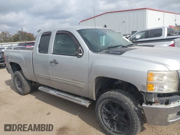 ✅ 2011 Chevrolet Silverado 2500HD LT • VIN: 1GC2KXCG4BZ314530 • Lot: 43730151. Wystawiony na IAAI z przebiegiem 245 803 mil. Bezpłatny archiwum sprzedaży aukcyjnych z USA i szczegółowy raport historii pojazdu na DreamBid. Zdjęcie 13.