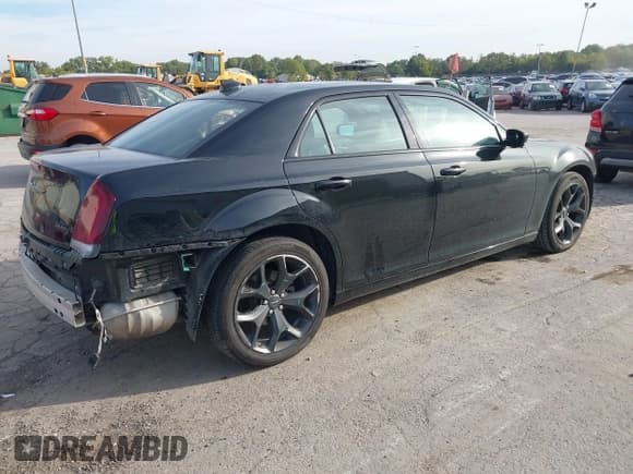 ✅ 2023 Chrysler 300 S • VIN: 2C3CCABG1PH616692 • Lot: 43332604. Listed on IAAI with 69,805 mi. Free auction sales archive from the USA and detailed vehicle history report at DreamBid. Image 4.