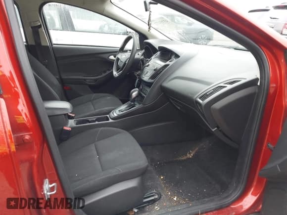 ✅ 2018 Ford Focus SE • VIN: 1FADP3K24JL282307 • Lot: 43753177. Wystawiony na IAAI z przebiegiem 107 597 mil. Bezpłatny archiwum sprzedaży aukcyjnych z USA i szczegółowy raport historii pojazdu na DreamBid. Zdjęcie 5.