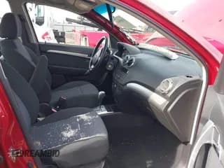 ✅ 2011 Chevrolet Aveo 2LT • VIN: KL1TG5DE7BB199218 • Lot: 41830443. Wystawiony na IAAI z przebiegiem 49 278 mil. Bezpłatny archiwum sprzedaży aukcyjnych z USA i szczegółowy raport historii pojazdu na DreamBid. Zdjęcie 5.