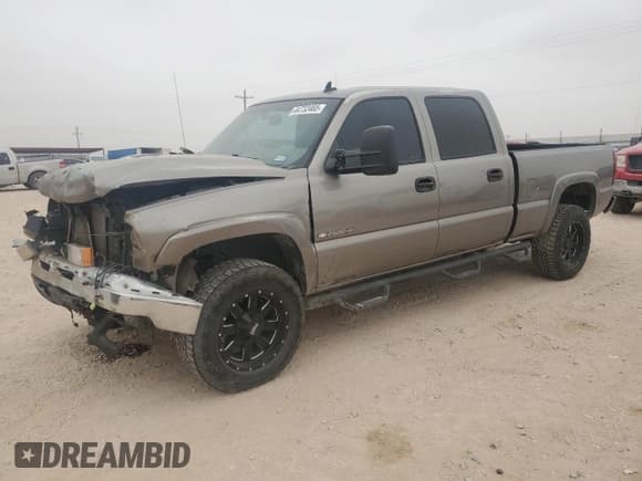 ✅ 2006 Chevrolet Silverado 2500HD LT1 • VIN: 1GCHC23D86F176983 • Лот: 44732465. Опубликован ранее на Copart с пробегом 223 649 миль. Бесплатный доступ к архиву аукционных продаж из США и подробный отчёт об истории автомобиля на DreamBid. Изображение 1.