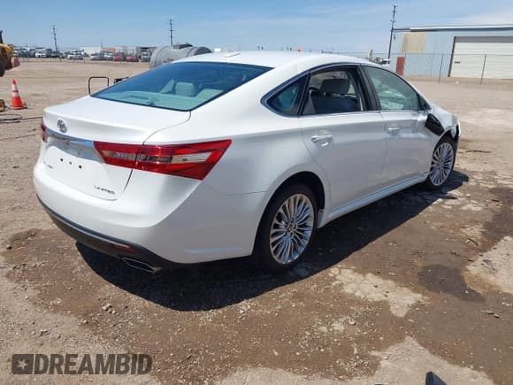 ✅ 2018 Toyota Avalon XLE • VIN: 4T1BK1EB3JU275676 • Lot: 42045852. Listed on IAAI with 17,015 mi. Free auction sales archive from the USA and detailed vehicle history report at DreamBid. Image 4.