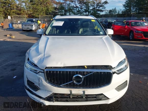 ✅ 2019 Volvo XC60 Momentum • VIN: LYVA22RK6KB206864 • Lot: 43508437. Wystawiony na IAAI z przebiegiem 63 279 mil. Bezpłatny archiwum sprzedaży aukcyjnych z USA i szczegółowy raport historii pojazdu na DreamBid. Zdjęcie 12.