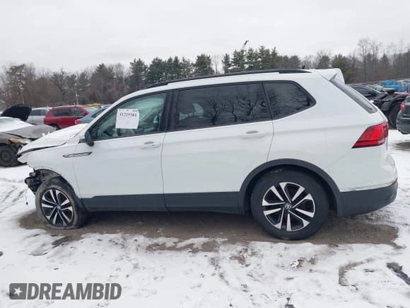 ✅ 2022 Volkswagen Tiguan S • VIN: 3VV0B7AX2NM125909 • Lot: 41219381. Wystawiony na IAAI z przebiegiem 40 886 mil. Bezpłatny archiwum sprzedaży aukcyjnych z USA i szczegółowy raport historii pojazdu na DreamBid. Zdjęcie 14.