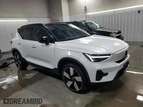 ✅ 2023 Volvo XC40 Ultimate • VIN: YV4ED3UM0P2049493 • Lot: 92329275. Wystawiony na Copart z przebiegiem 19 730 mil. Bezpłatny archiwum sprzedaży aukcyjnych z USA i szczegółowy raport historii pojazdu na DreamBid. Zdjęcie 4.