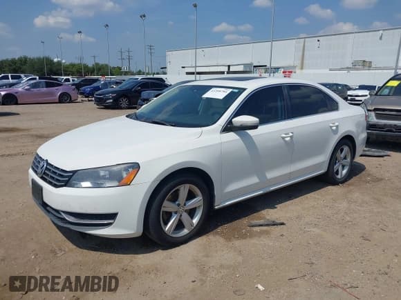 ✅ 2013 Volkswagen Passat SE • VIN: 1VWBN7A38DC132775 • Lot: 43208784. Listed on IAAI with 88,062 mi. Free auction sales archive from the USA and detailed vehicle history report at DreamBid. Image 2.
