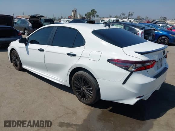 ✅ 2021 Toyota Camry SE • VIN: 4T1T11AK1MU419498 • Lot: 42910317. Wystawiony na IAAI z przebiegiem 133 431 mil. Bezpłatny archiwum sprzedaży aukcyjnych z USA i szczegółowy raport historii pojazdu na DreamBid. Zdjęcie 3.