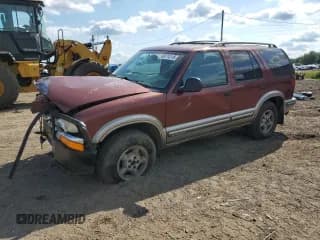 ✅ 1998 Chevrolet Blazer LS • VIN: 1GNDT13W7W2185828 • Lot: 69774115. Wystawiony na Copart z przebiegiem 185 464 mil. Bezpłatny archiwum sprzedaży aukcyjnych z USA i szczegółowy raport historii pojazdu na DreamBid. Zdjęcie 1.