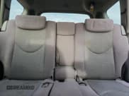 ✅ 2006 Toyota RAV4 • VIN: JTMBD33VX66007825 • Lot: 92792035. Wystawiony na Copart z przebiegiem 309 267 mil. Bezpłatny archiwum sprzedaży aukcyjnych z USA i szczegółowy raport historii pojazdu na DreamBid. Zdjęcie 10.