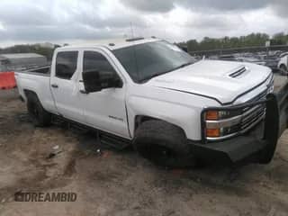 2018 Chevrolet Silverado 2500HD Work Truck z VIN 1GC1KUEY9JF154709, wystawiony jako IAAI lot #41948918 z przebiegiem 125 406 mil mil oraz . Historia ofert i sprzedaży dostępna na DreamBid. Obrazek 1.