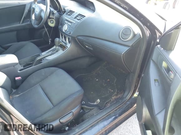 ✅ 2010 Mazda 3 i Sport • VIN: JM1BL1SF0A1114325 • Lot: 42628164. Listed on IAAI with 68,097 mi. Free auction sales archive from the USA and detailed vehicle history report at DreamBid. Image 5.