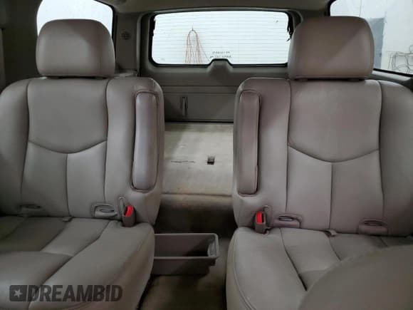 ✅ 2004 Chevrolet Suburban LS • VIN: 3GNFK16Z64G170047 • Лот: 47558715. Опубликован ранее на Copart с пробегом 354 802 миль. Бесплатный доступ к архиву аукционных продаж из США и подробный отчёт об истории автомобиля на DreamBid. Изображение 10.