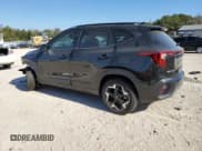 ✅ 2025 Kia Seltos S • VIN: KNDEU2AA8S7815702 • Лот: 93148005. Опубликован ранее на Copart с пробегом 3 001 миль. Бесплатный доступ к архиву аукционных продаж из США и подробный отчёт об истории автомобиля на DreamBid. Изображение 2.