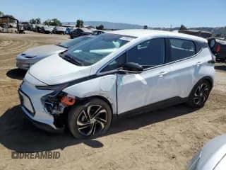 2022 Chevrolet Bolt EV 2LT z VIN 1G1FX6S0XN4134383, wystawiony jako Copart lot #67599375 z przebiegiem 13 990 mil mil oraz Szkoda całkowita • Salvage title. Historia ofert i sprzedaży dostępna na DreamBid. Obrazek 1.