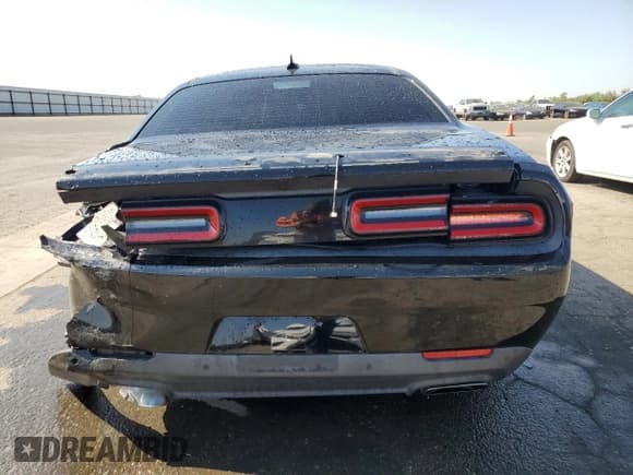 ✅ 2016 Dodge Challenger SRT 392 • VIN: 2C3CDZDJ5GH255570 • Lot: 66211604. Wystawiony na Copart z przebiegiem Nie podano. Bezpłatny archiwum sprzedaży aukcyjnych z USA i szczegółowy raport historii pojazdu na DreamBid. Zdjęcie 6.