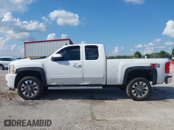 ✅ 2013 Chevrolet Silverado 3500HD Work Truck • VIN: 1GC2KYEG8DZ181745 • Lot: 42968414. Listed on IAAI with 421,104 mi. Free auction sales archive from the USA and detailed vehicle history report at DreamBid. Image 14.