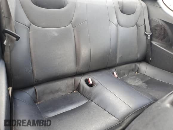 2010 Hyundai Genesis Coupe Track z VIN KMHHU6KHXAU025524, wystawiony jako Copart lot #52119665 z przebiegiem 134 693 mil mil oraz Szkoda całkowita • Salvage title. Historia ofert i sprzedaży dostępna na DreamBid. Obrazek 10.