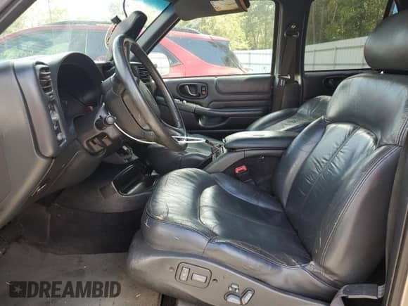 2001 Chevrolet Blazer LT z VIN 1GNCS13W512145867, wystawiony jako Copart lot #71829304 z przebiegiem 358 800 mil mil oraz Szkoda całkowita • Salvage title. Historia ofert i sprzedaży dostępna na DreamBid. Obrazek 7.